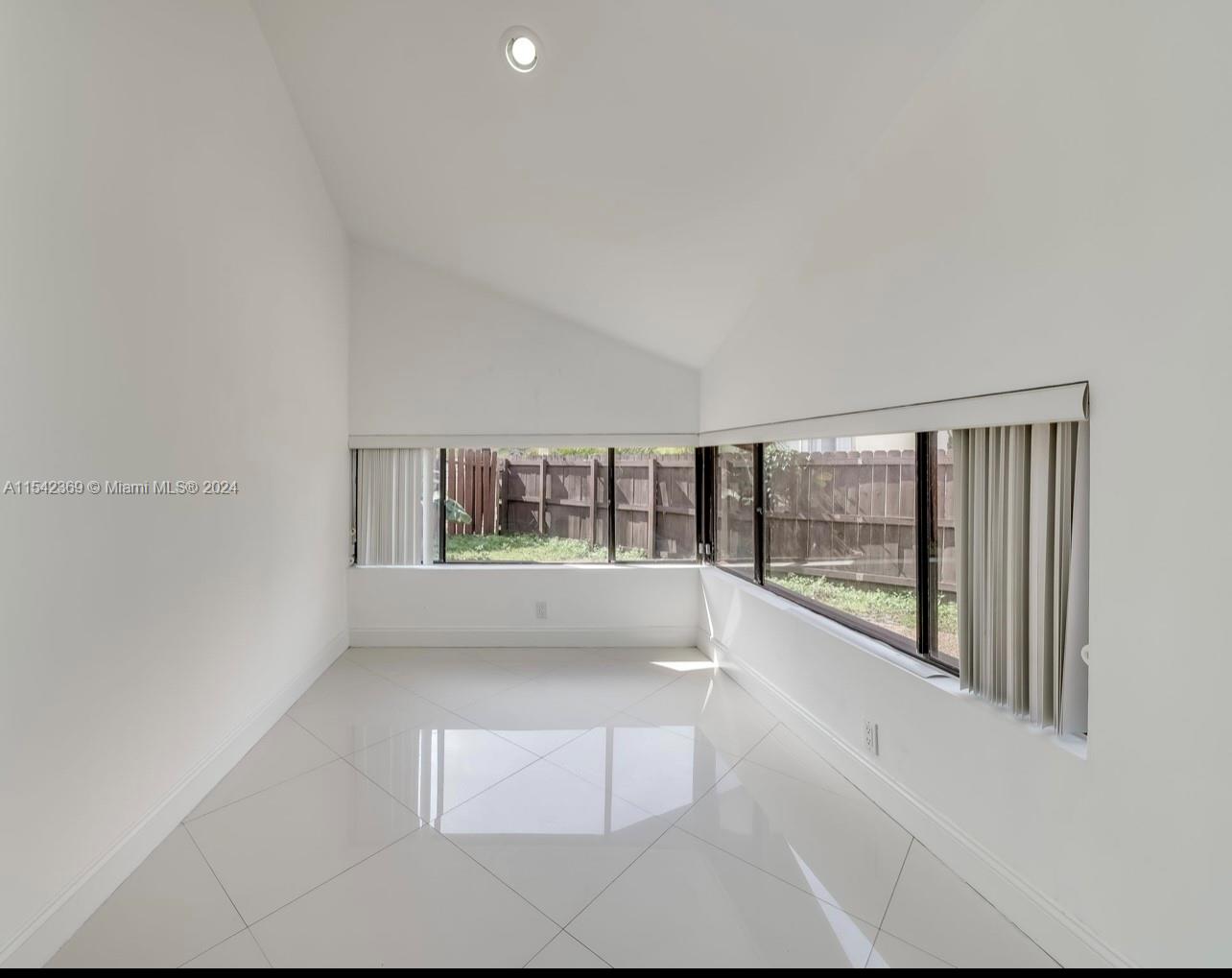 3052 N 35th Ter, Hollywood, Florida 33021, 4 Bedrooms Bedrooms, ,2 BathroomsBathrooms,Residentiallease,For Rent,3052 N 35th Ter,A11542369