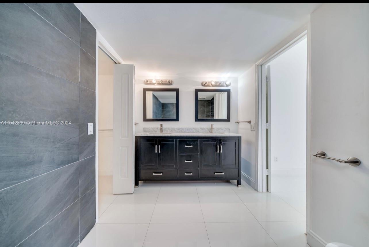 3052 N 35th Ter, Hollywood, Florida 33021, 4 Bedrooms Bedrooms, ,2 BathroomsBathrooms,Residentiallease,For Rent,3052 N 35th Ter,A11542369