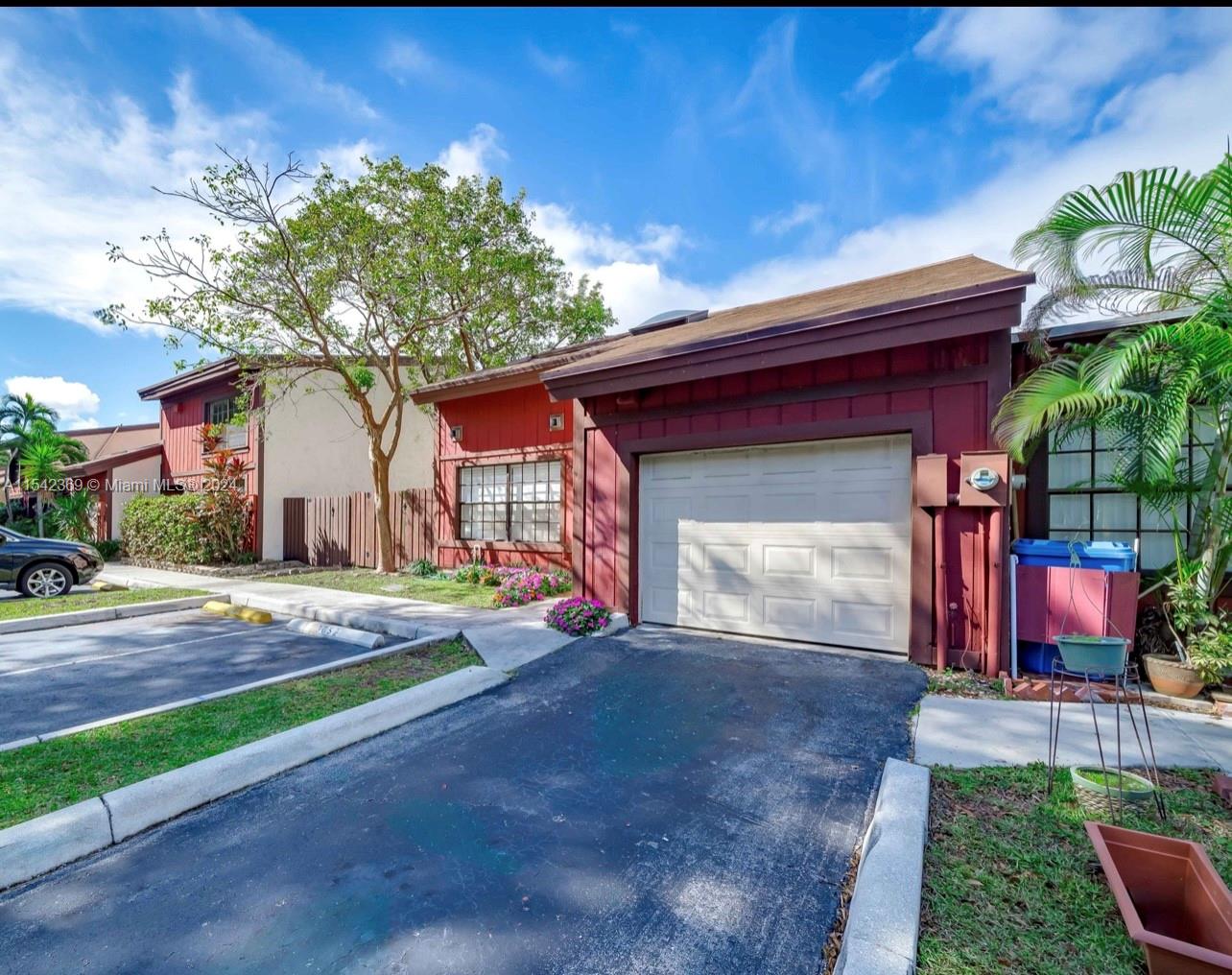 3052 N 35th Ter, Hollywood, Florida 33021, 4 Bedrooms Bedrooms, ,2 BathroomsBathrooms,Residentiallease,For Rent,3052 N 35th Ter,A11542369