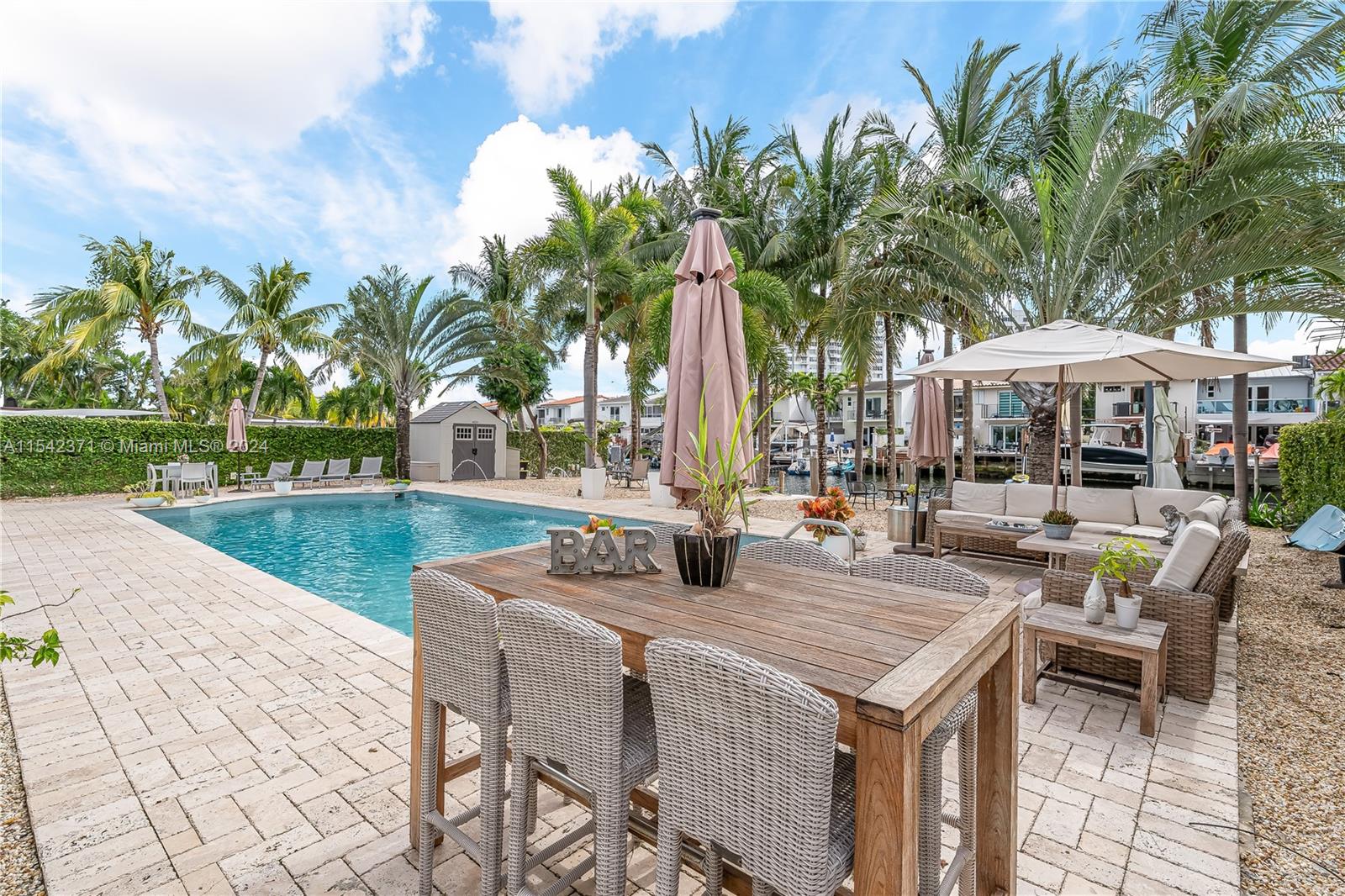 1960 NE 124th St, North Miami, Florida 33181, 4 Bedrooms Bedrooms, 9 Rooms Rooms,4 BathroomsBathrooms,Residential,For Sale,1960 NE 124th St,A11542371