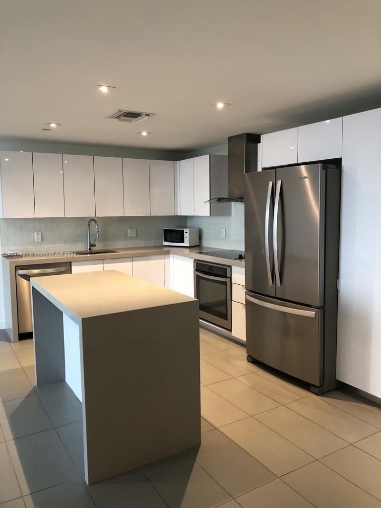 Miami, Florida 33132, 1 Bedroom Bedrooms, ,1 BathroomBathrooms,Residential,For Sale,A11541901