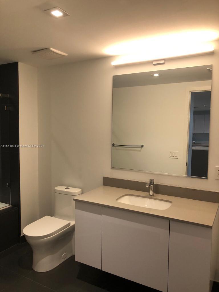 Miami, Florida 33132, 1 Bedroom Bedrooms, ,1 BathroomBathrooms,Residential,For Sale,A11541901