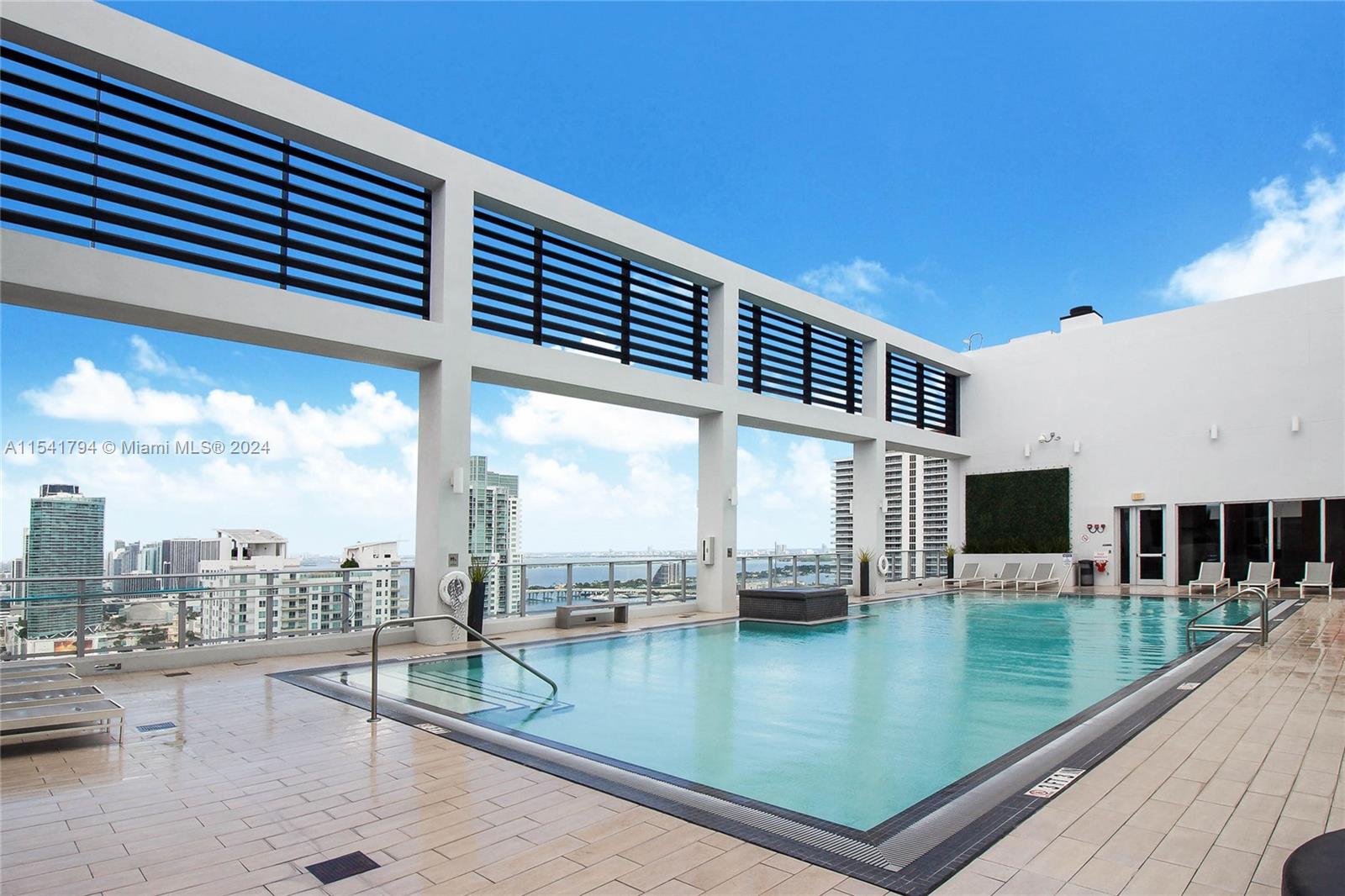 151 SE 1st St 1203, Miami, Florida 33131, 1 Bedroom Bedrooms, ,1 BathroomBathrooms,Residentiallease,For Rent,151 SE 1st St 1203,A11541794