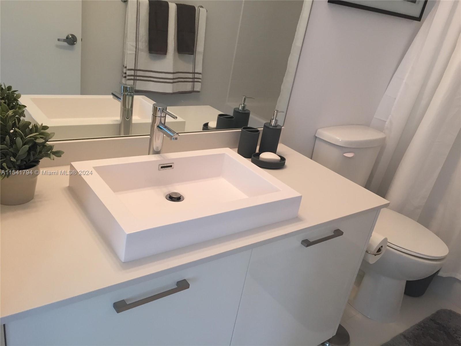 151 SE 1st St 1203, Miami, Florida 33131, 1 Bedroom Bedrooms, ,1 BathroomBathrooms,Residentiallease,For Rent,151 SE 1st St 1203,A11541794