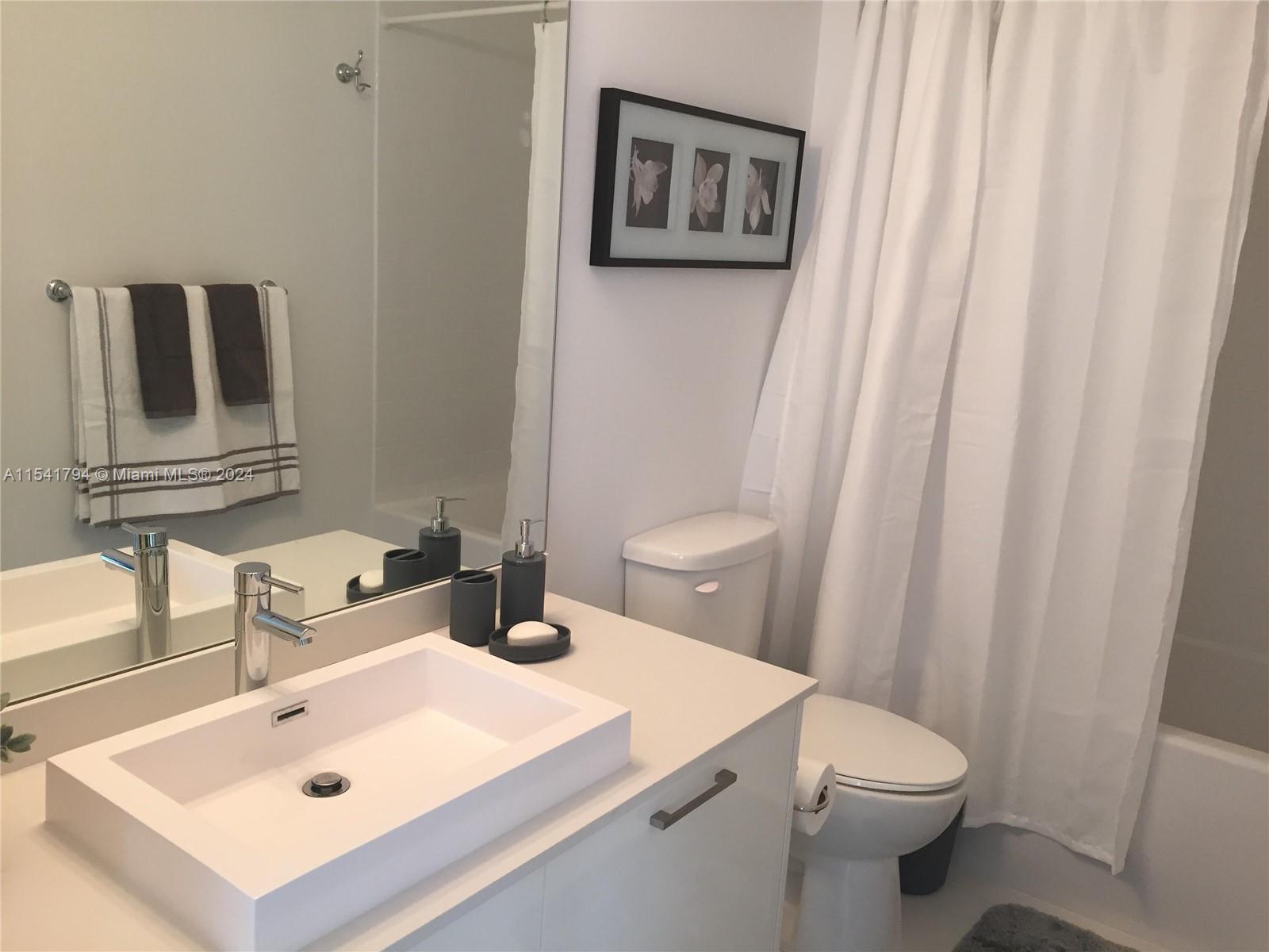 151 SE 1st St 1203, Miami, Florida 33131, 1 Bedroom Bedrooms, ,1 BathroomBathrooms,Residentiallease,For Rent,151 SE 1st St 1203,A11541794