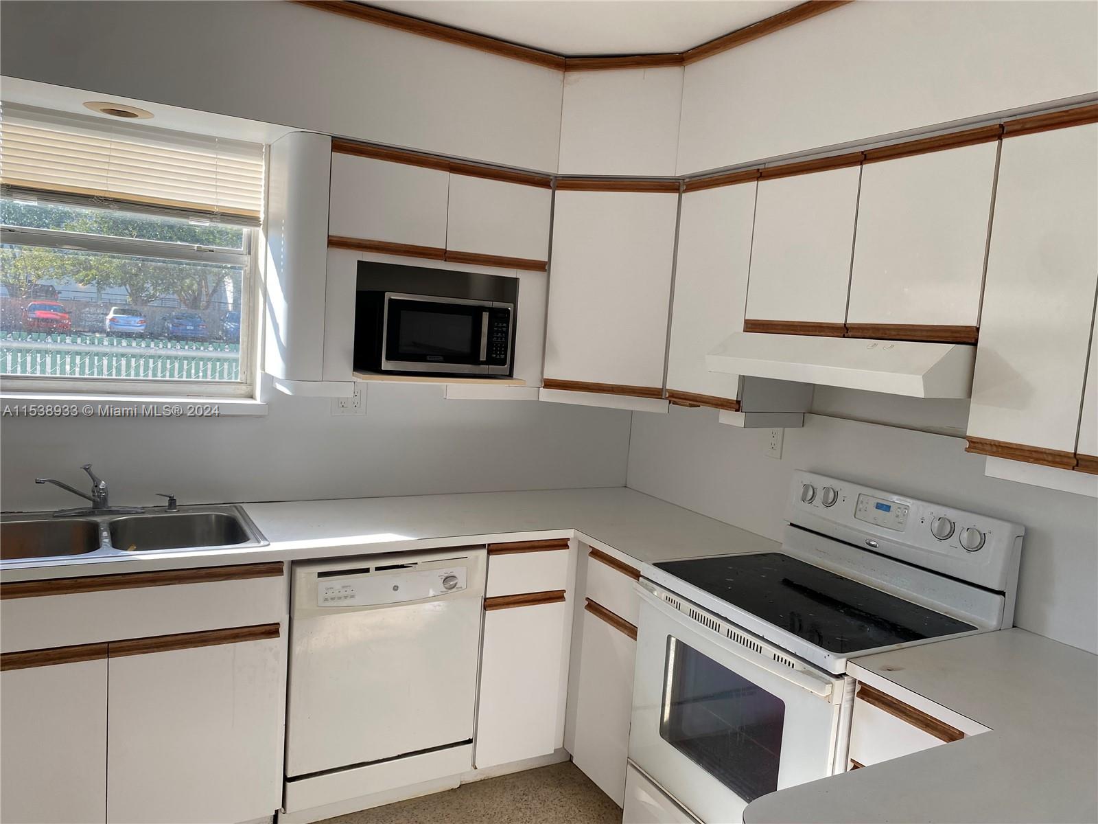 3141 SW 22nd Ter, Miami, Florida 33145, 3 Bedrooms Bedrooms, ,1 BathroomBathrooms,Residentiallease,For Rent,3141 SW 22nd Ter,A11538933