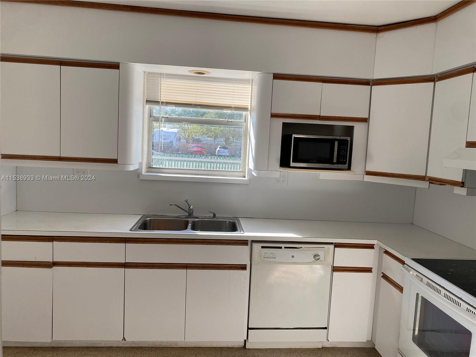 3141 SW 22nd Ter, Miami, Florida 33145, 3 Bedrooms Bedrooms, ,1 BathroomBathrooms,Residentiallease,For Rent,3141 SW 22nd Ter,A11538933