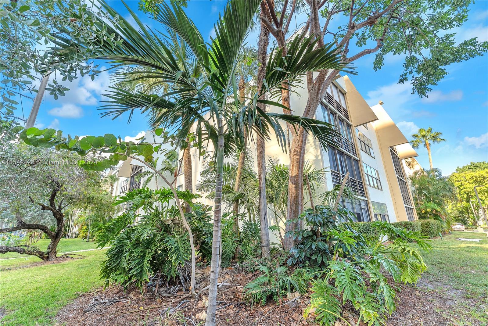 20401 30th Ave, Aventura, FL, 33180 United States, 3 Bedrooms Bedrooms, ,2 BathroomsBathrooms,Residential,For Sale,30th Ave,A11542428
