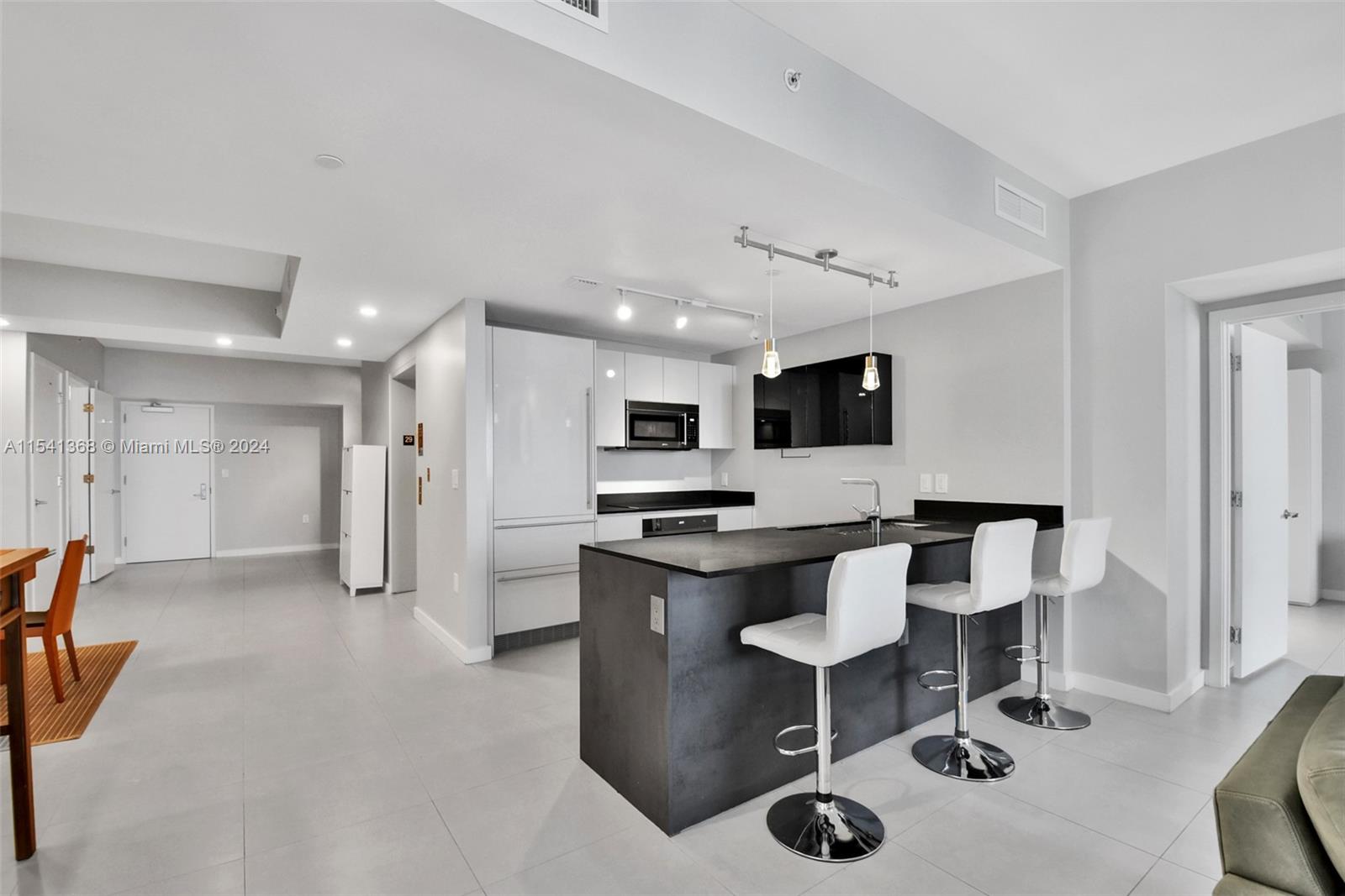1010 Brickell Ave 2902, Miami, Florida 33131, 2 Bedrooms Bedrooms, ,3 BathroomsBathrooms,Residentiallease,For Rent,1010 Brickell Ave 2902,A11541368