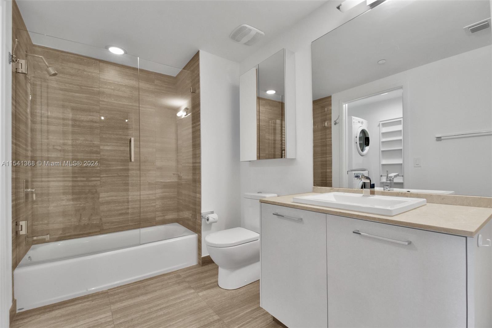 1010 Brickell Ave 2902, Miami, Florida 33131, 2 Bedrooms Bedrooms, ,3 BathroomsBathrooms,Residentiallease,For Rent,1010 Brickell Ave 2902,A11541368