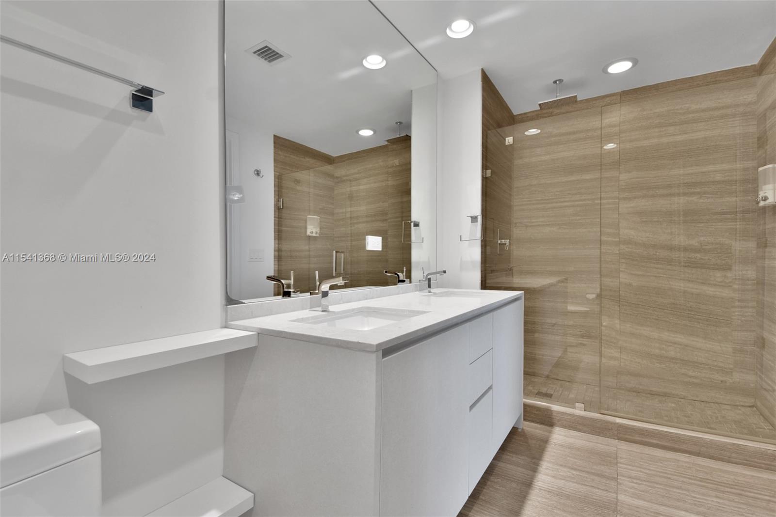 1010 Brickell Ave 2902, Miami, Florida 33131, 2 Bedrooms Bedrooms, ,3 BathroomsBathrooms,Residentiallease,For Rent,1010 Brickell Ave 2902,A11541368
