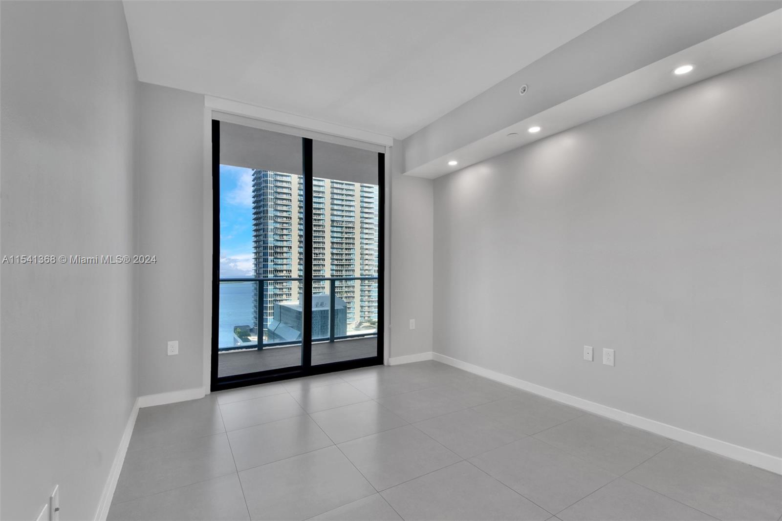 1010 Brickell Ave 2902, Miami, Florida 33131, 2 Bedrooms Bedrooms, ,3 BathroomsBathrooms,Residentiallease,For Rent,1010 Brickell Ave 2902,A11541368