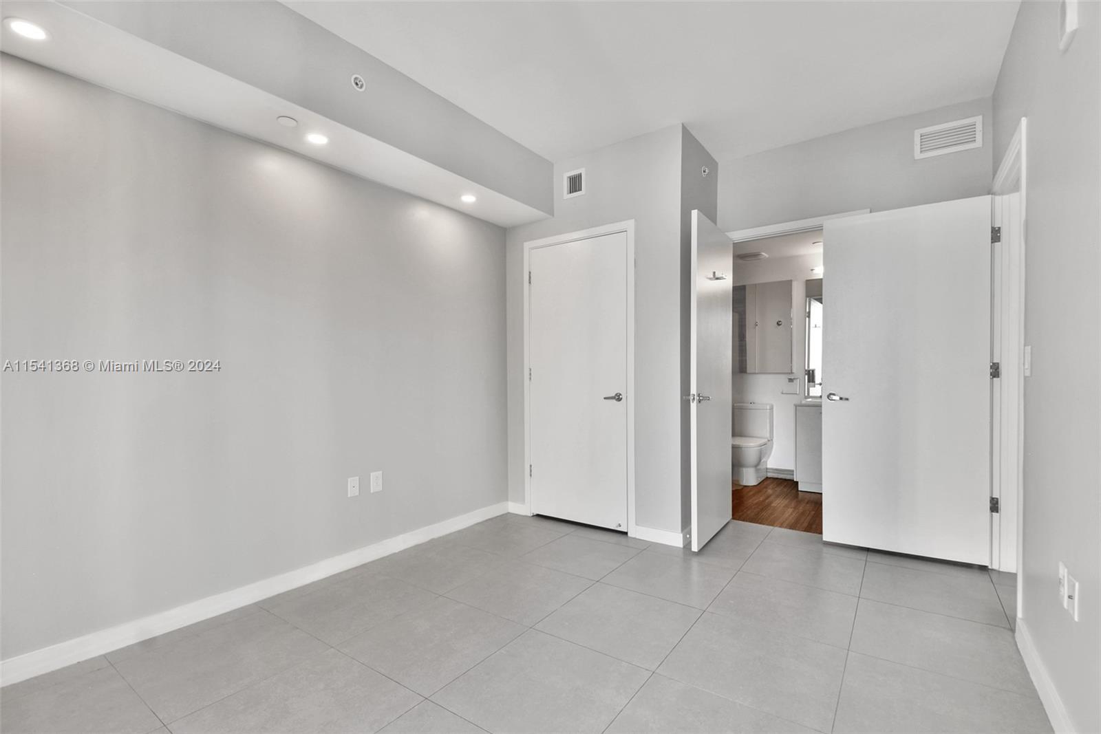 1010 Brickell Ave 2902, Miami, Florida 33131, 2 Bedrooms Bedrooms, ,3 BathroomsBathrooms,Residentiallease,For Rent,1010 Brickell Ave 2902,A11541368