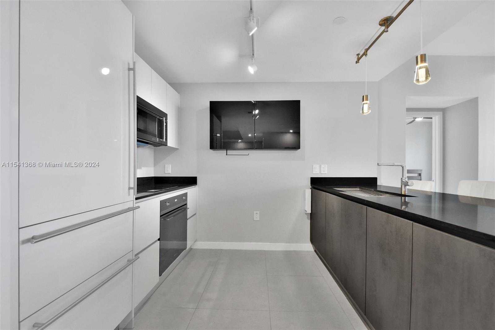 1010 Brickell Ave 2902, Miami, Florida 33131, 2 Bedrooms Bedrooms, ,3 BathroomsBathrooms,Residentiallease,For Rent,1010 Brickell Ave 2902,A11541368