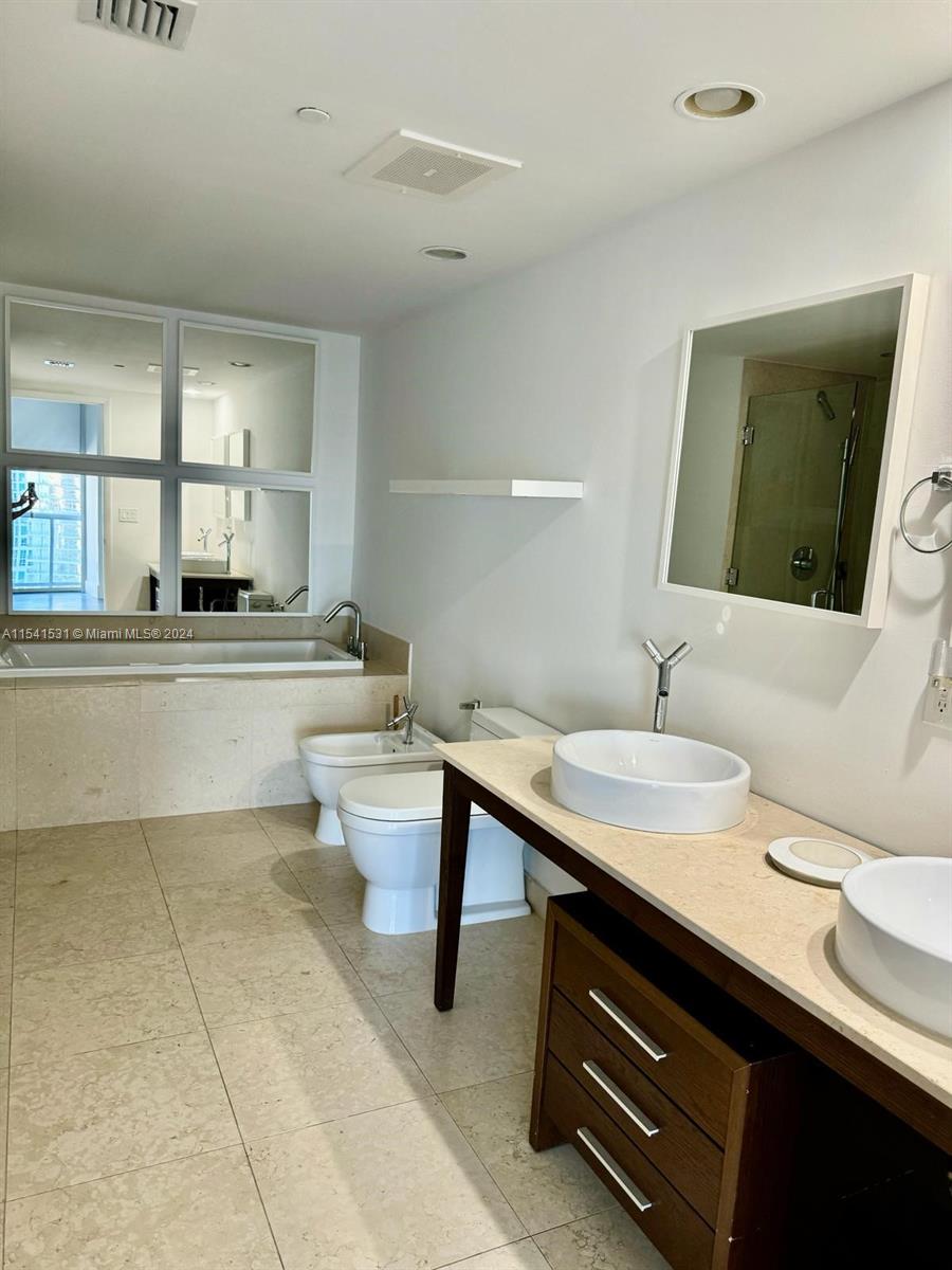495 Brickell Ave 2102, Miami, Florida 33131, 2 Bedrooms Bedrooms, 1 Room Rooms,2 BathroomsBathrooms,Residential,For Sale,495 Brickell Ave 2102,A11541531