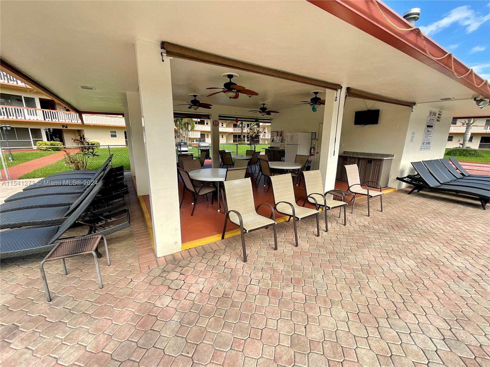 5300 Washington St M308, Hollywood, Florida 33021, 1 Bedroom Bedrooms, ,1 BathroomBathrooms,Residential,For Sale,5300 Washington St M308,A11541273