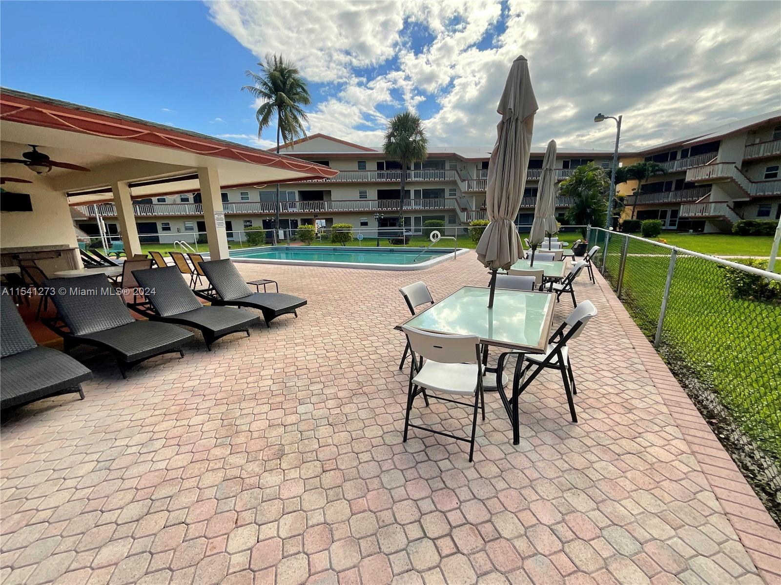 5300 Washington St M308, Hollywood, Florida 33021, 1 Bedroom Bedrooms, ,1 BathroomBathrooms,Residential,For Sale,5300 Washington St M308,A11541273