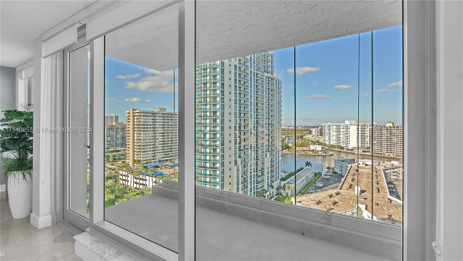 Spectacular Water Balcony w/ Views from All Windows