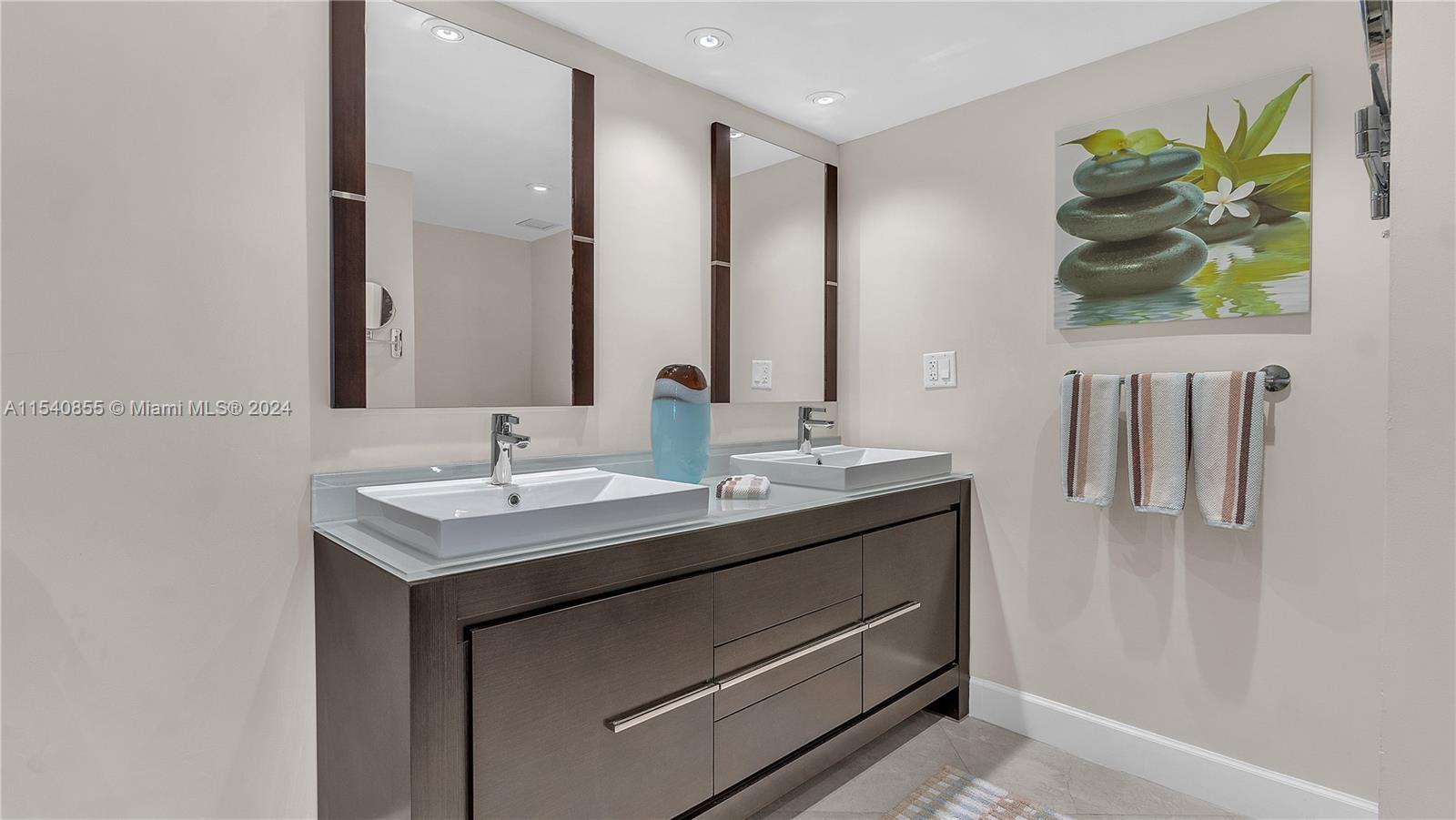 New Upgraded Primary Full Bath