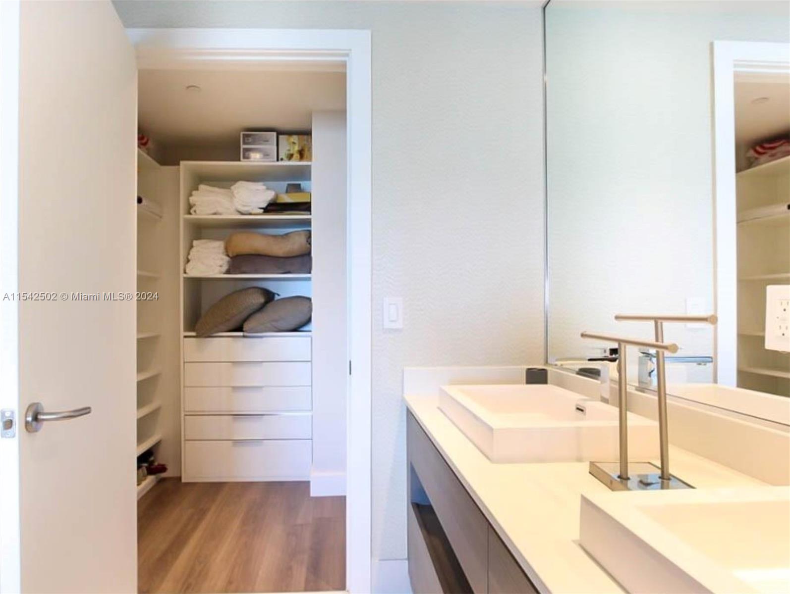 460 NE 28th St 2903, Miami, Florida 33137, 2 Bedrooms Bedrooms, ,2 BathroomsBathrooms,Residentiallease,For Rent,460 NE 28th St 2903,A11542502