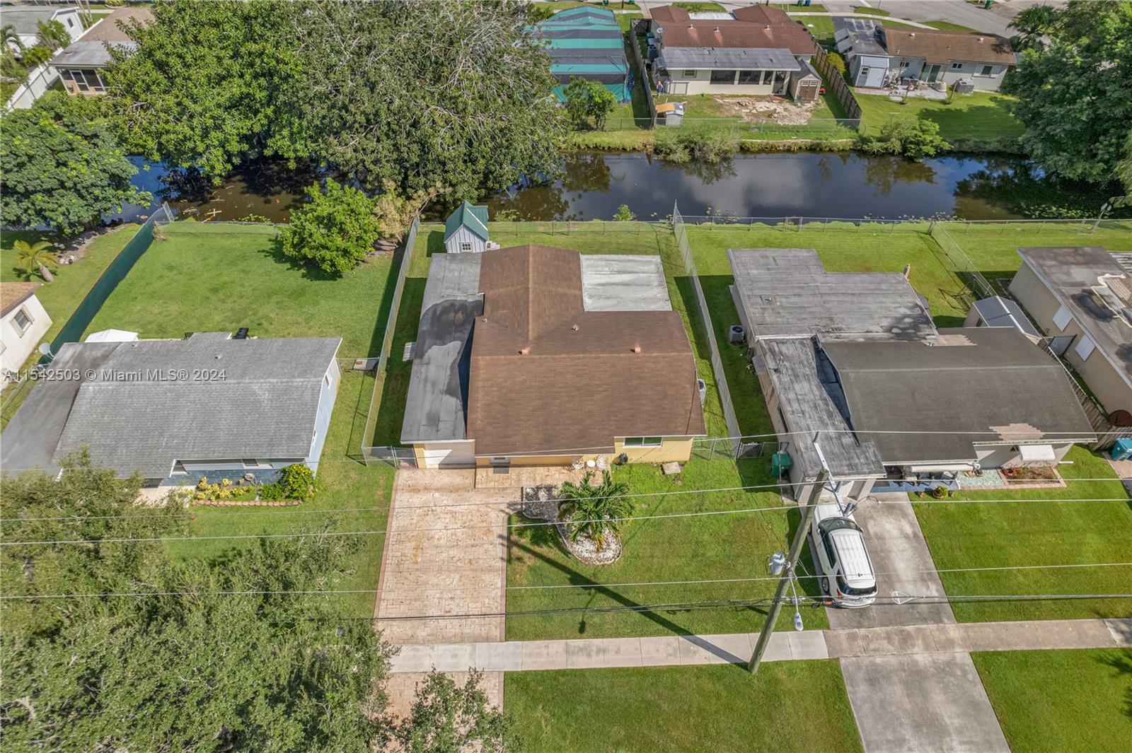 9417 SW 52nd St  For Sale A11542503, FL