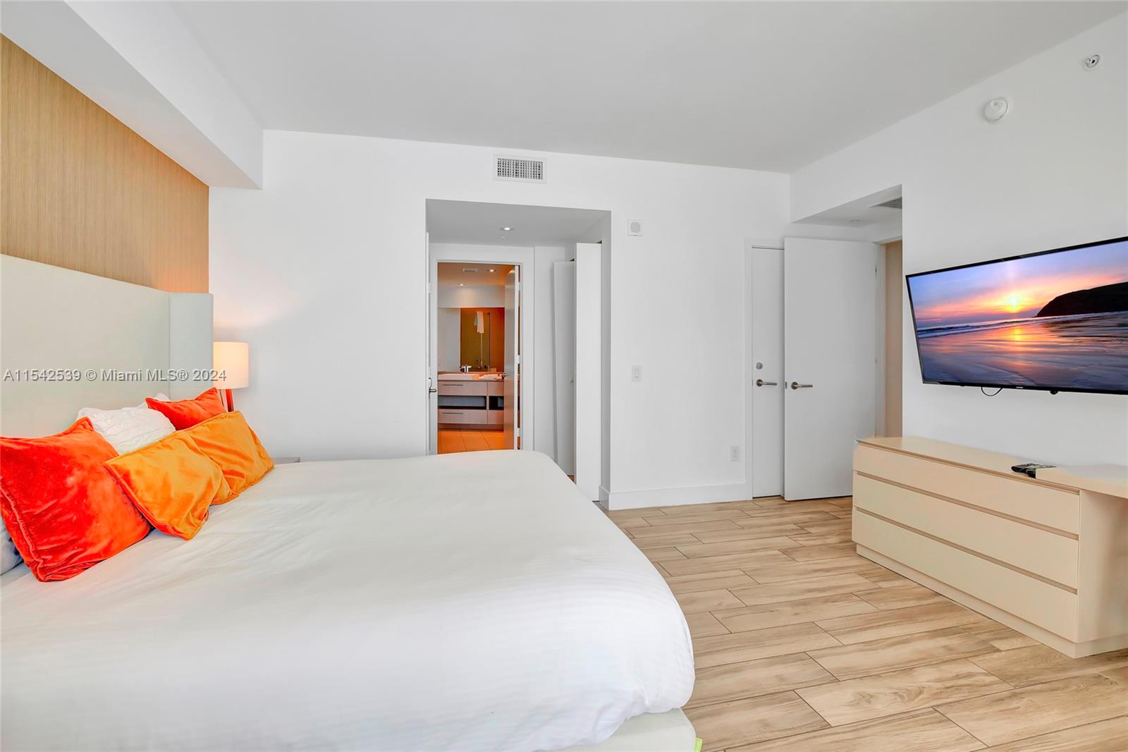 4111 S Ocean Dr 1001, Hollywood, Florida 33019, 3 Bedrooms Bedrooms, ,3 BathroomsBathrooms,Residential,For Sale,4111 S Ocean Dr 1001,A11542539