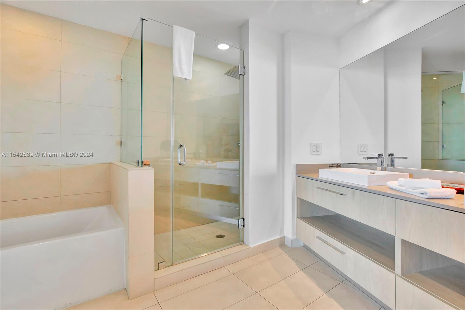 4111 S Ocean Dr 1001, Hollywood, Florida 33019, 3 Bedrooms Bedrooms, ,3 BathroomsBathrooms,Residential,For Sale,4111 S Ocean Dr 1001,A11542539