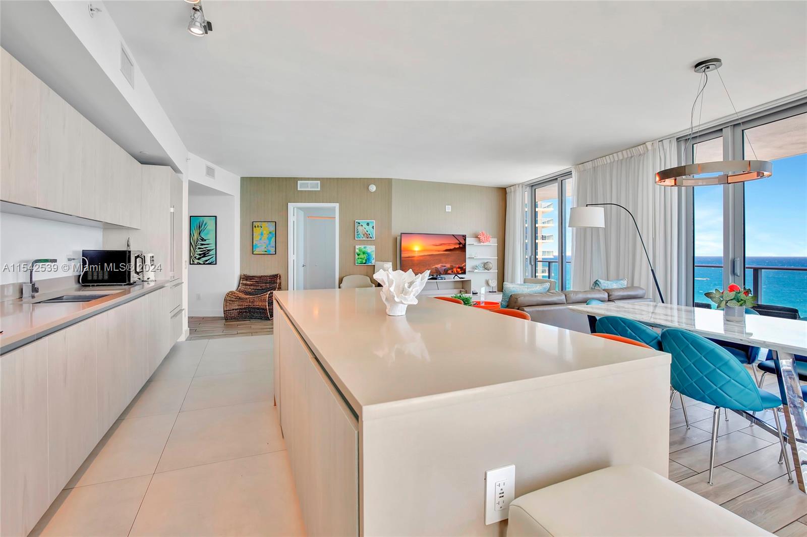 4111 S Ocean Dr 1001, Hollywood, Florida 33019, 3 Bedrooms Bedrooms, ,3 BathroomsBathrooms,Residential,For Sale,4111 S Ocean Dr 1001,A11542539