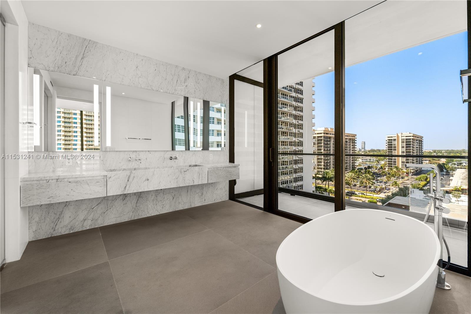 2000 S Ocean Dr 8A, Hallandale Beach, Florida 33009, 3 Bedrooms Bedrooms, ,3 BathroomsBathrooms,Residentiallease,For Rent,2000 S Ocean Dr 8A,A11531241