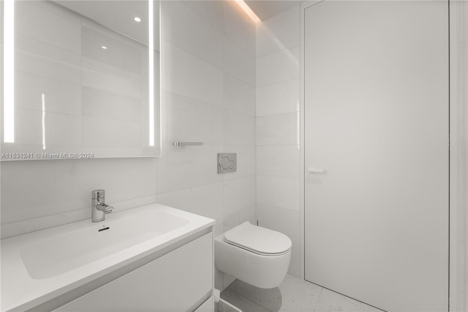 2000 S Ocean Dr 8A, Hallandale Beach, Florida 33009, 3 Bedrooms Bedrooms, ,3 BathroomsBathrooms,Residentiallease,For Rent,2000 S Ocean Dr 8A,A11531241