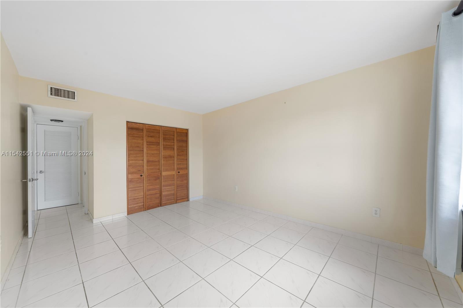 400 Kings Point Dr, Sunny Isles Beach, FL, 33160 United States, 1 Bedroom Bedrooms, ,1 BathroomBathrooms,Residential,For Sale,Kings Point Dr,A11542551