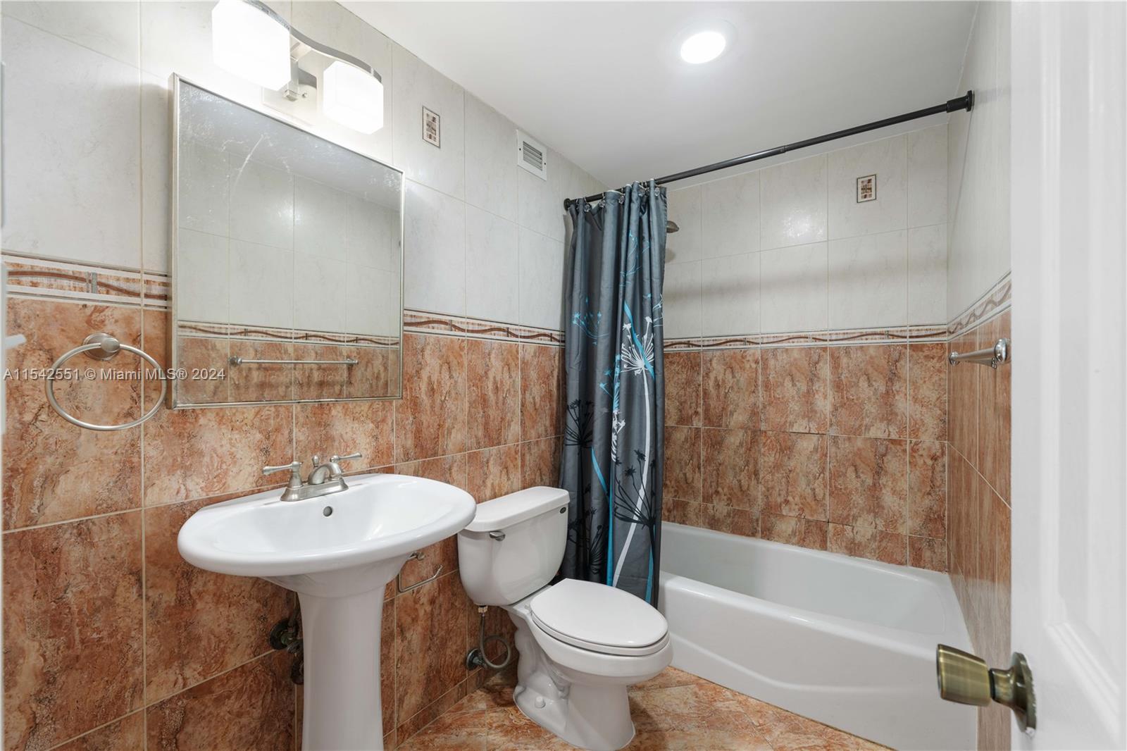 400 Kings Point Dr, Sunny Isles Beach, FL, 33160 United States, 1 Bedroom Bedrooms, ,1 BathroomBathrooms,Residential,For Sale,Kings Point Dr,A11542551