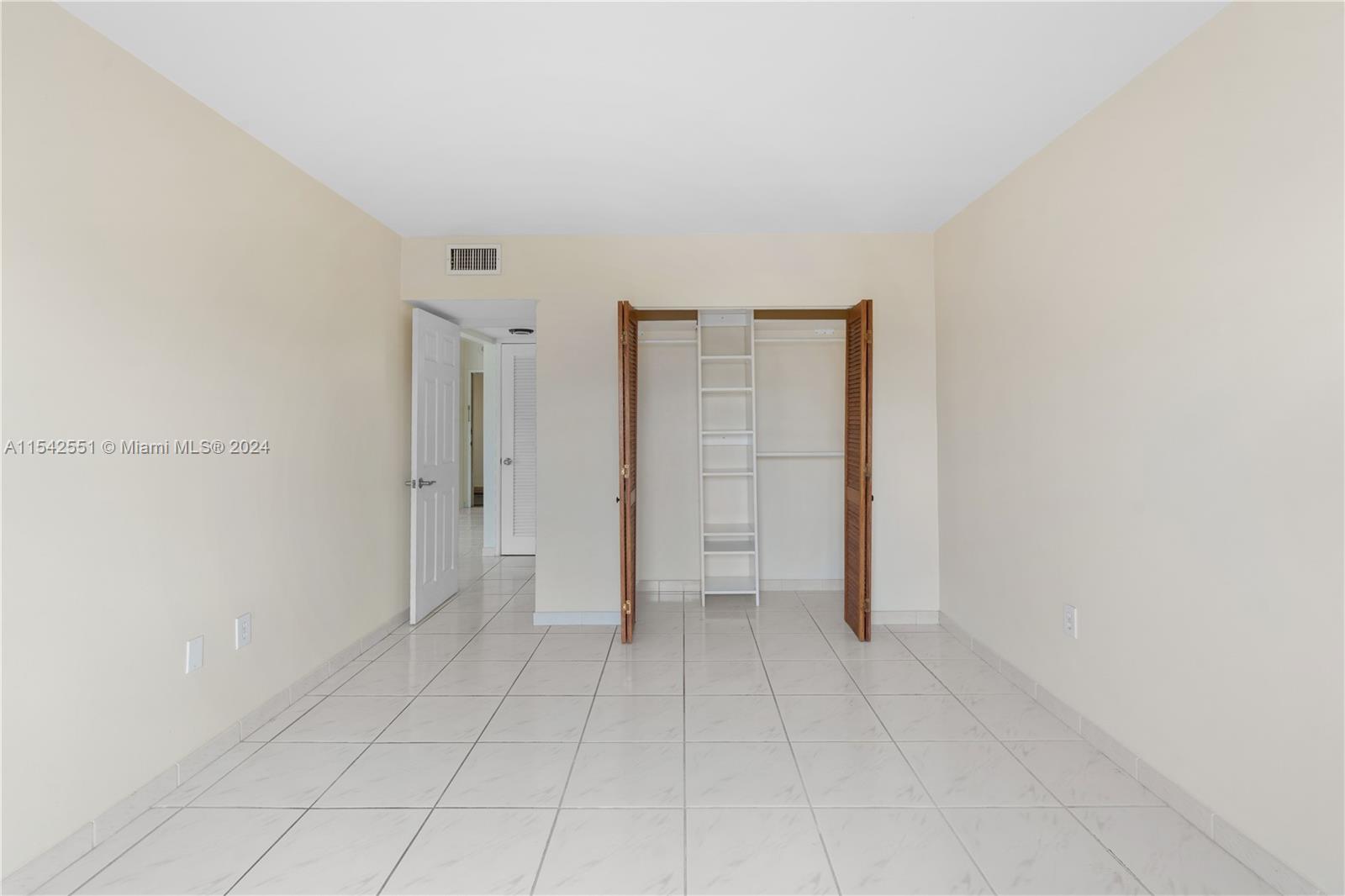 400 Kings Point Dr, Sunny Isles Beach, FL, 33160 United States, 1 Bedroom Bedrooms, ,1 BathroomBathrooms,Residential,For Sale,Kings Point Dr,A11542551