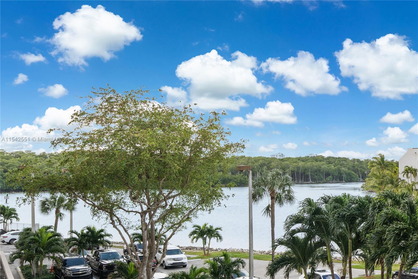 400 Kings Point Dr, Sunny Isles Beach, FL, 33160 United States, 1 Bedroom Bedrooms, ,1 BathroomBathrooms,Residential,For Sale,Kings Point Dr,A11542551