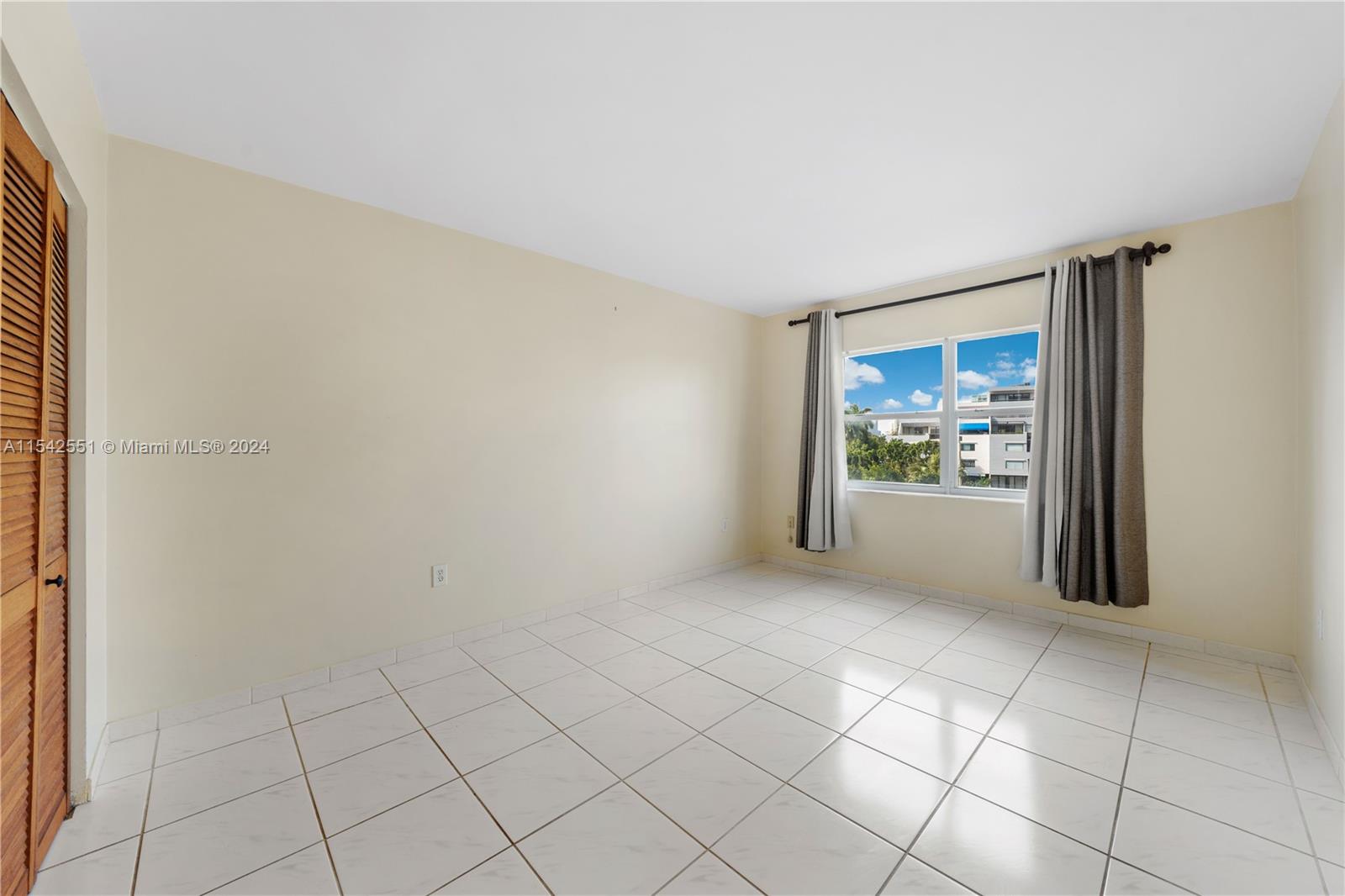 400 Kings Point Dr, Sunny Isles Beach, FL, 33160 United States, 1 Bedroom Bedrooms, ,1 BathroomBathrooms,Residential,For Sale,Kings Point Dr,A11542551