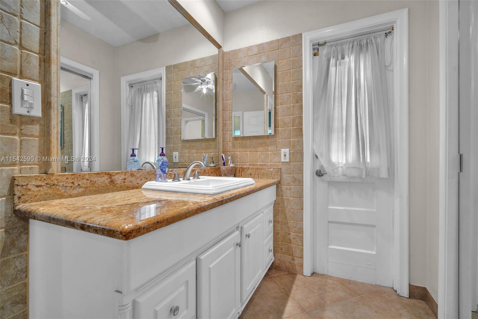 3901 N 36th Ave, Hollywood, Florida 33021, 3 Bedrooms Bedrooms, ,2 BathroomsBathrooms,Residential,For Sale,3901 N 36th Ave,A11542590