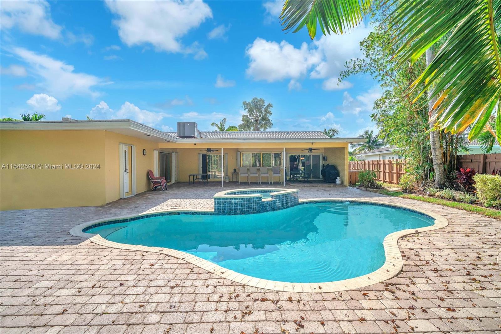 3901 N 36th Ave, Hollywood, Florida 33021, 3 Bedrooms Bedrooms, ,2 BathroomsBathrooms,Residential,For Sale,3901 N 36th Ave,A11542590