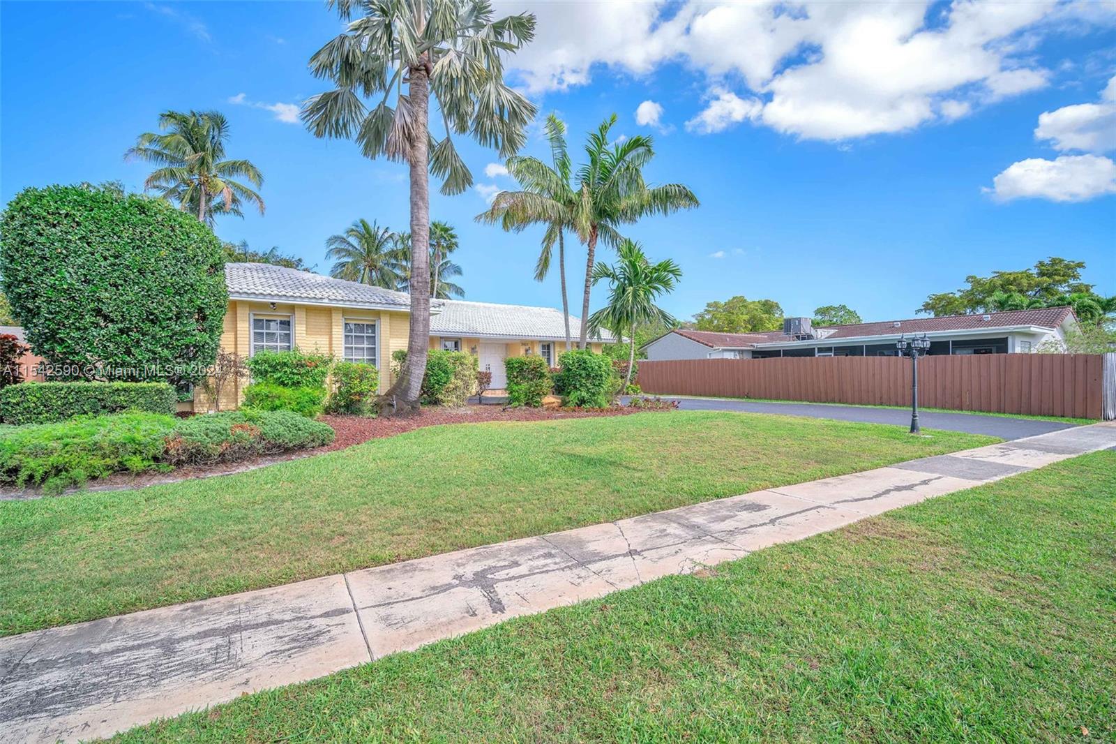 3901 N 36th Ave, Hollywood, Florida 33021, 3 Bedrooms Bedrooms, ,2 BathroomsBathrooms,Residential,For Sale,3901 N 36th Ave,A11542590