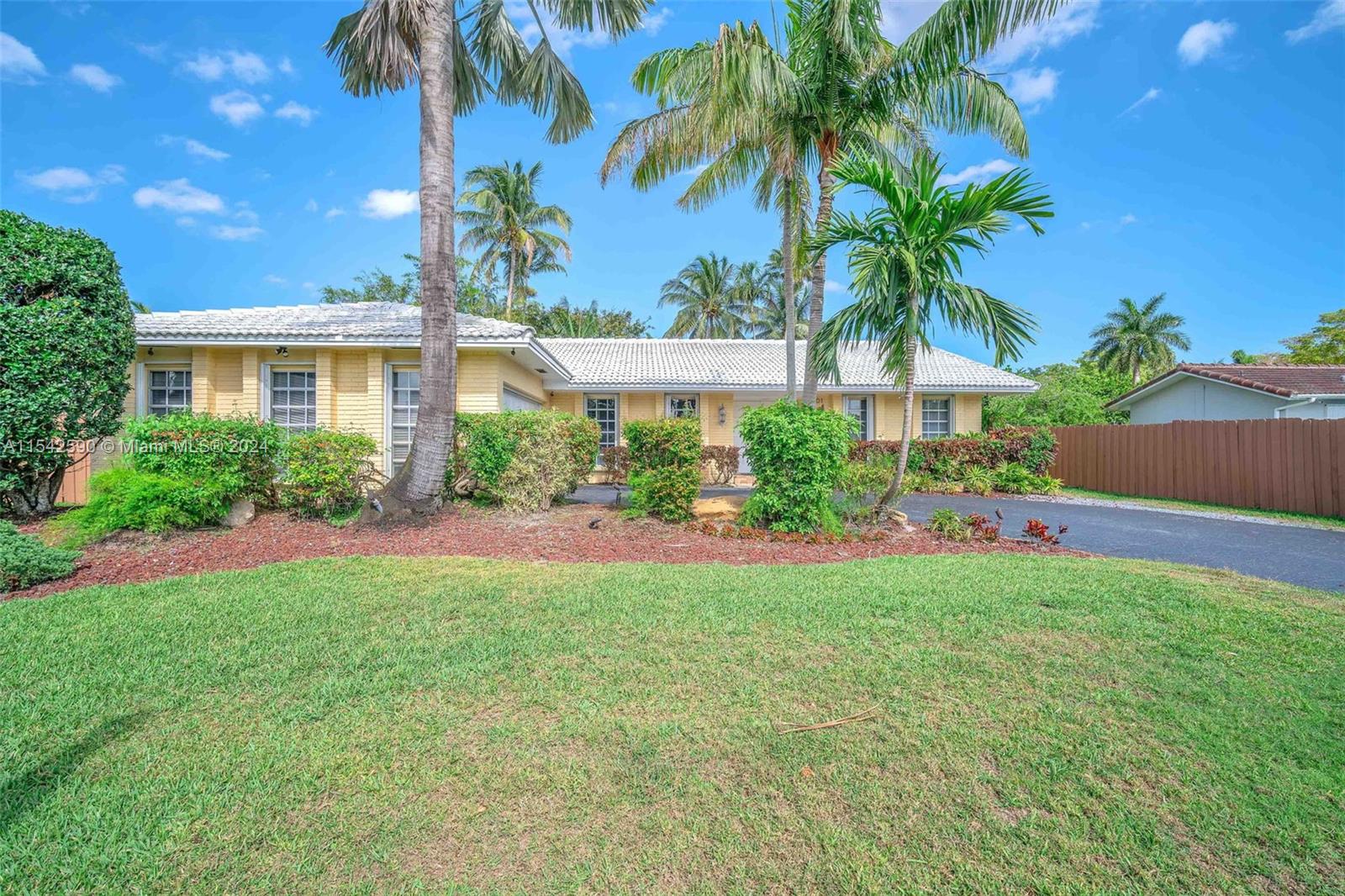 3901 N 36th Ave, Hollywood, Florida 33021, 3 Bedrooms Bedrooms, ,2 BathroomsBathrooms,Residential,For Sale,3901 N 36th Ave,A11542590