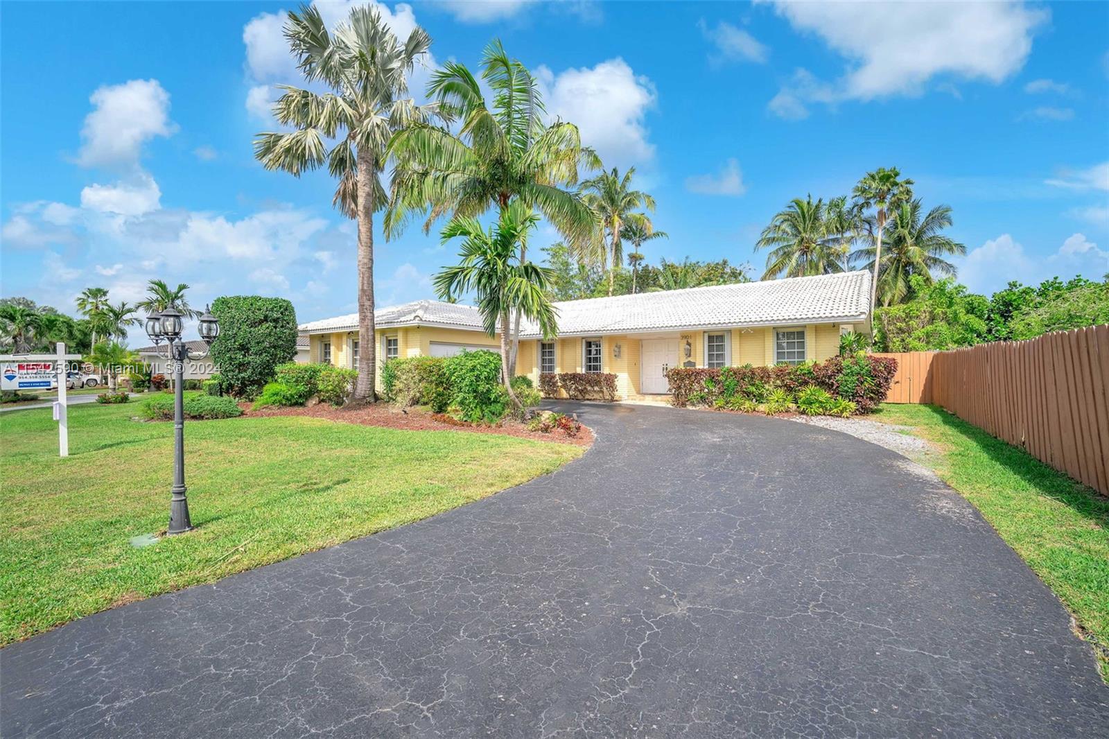 3901 N 36th Ave, Hollywood, Florida 33021, 3 Bedrooms Bedrooms, ,2 BathroomsBathrooms,Residential,For Sale,3901 N 36th Ave,A11542590