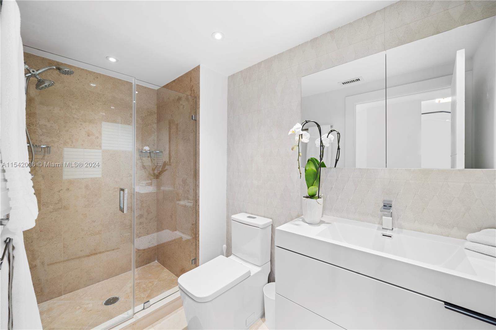 4779 Collins 3908, Miami Beach, Florida 33140, 2 Bedrooms Bedrooms, ,2 BathroomsBathrooms,Residential,For Sale,4779 Collins 3908,A11542026