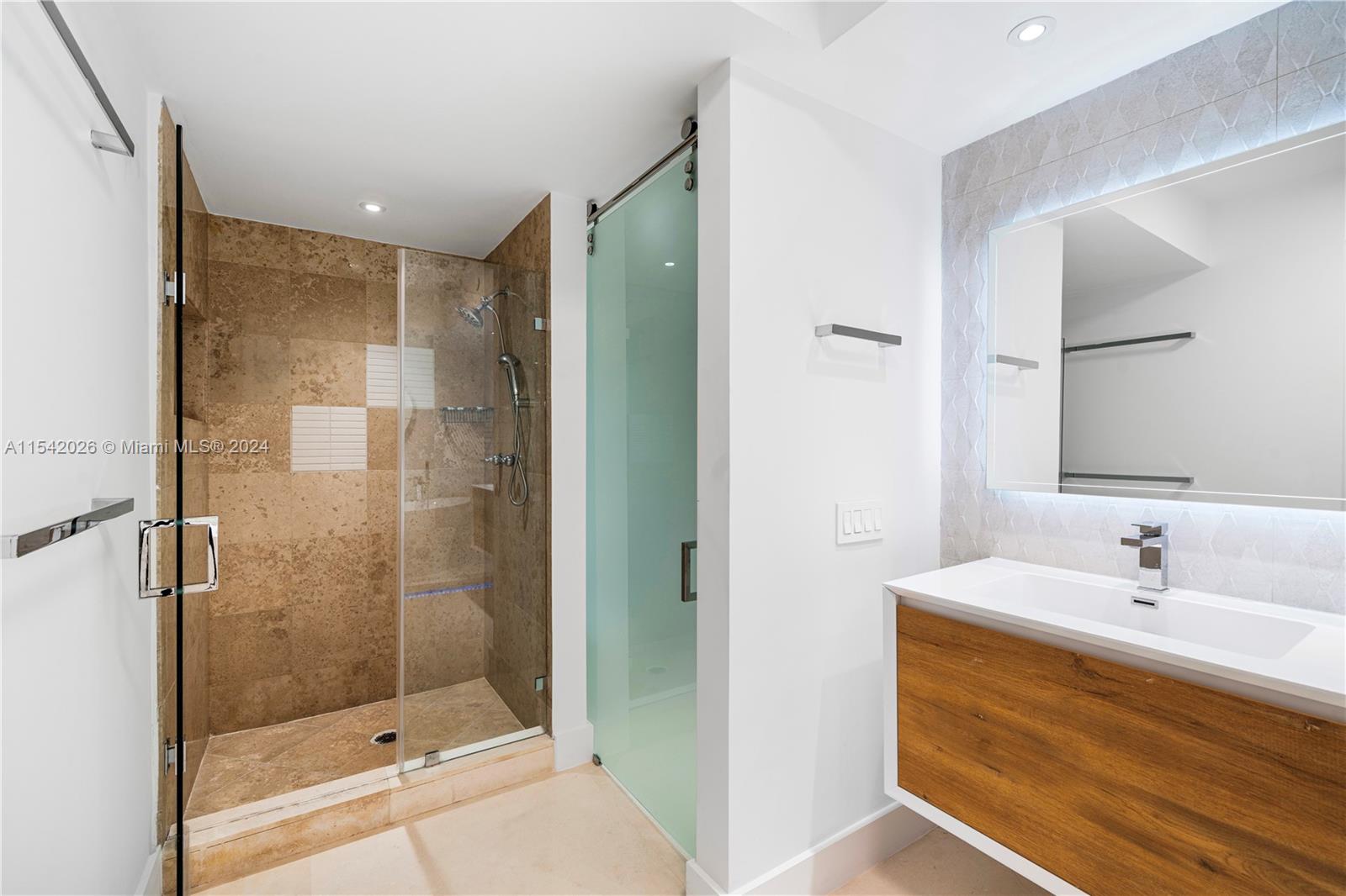 4779 Collins 3908, Miami Beach, Florida 33140, 2 Bedrooms Bedrooms, ,2 BathroomsBathrooms,Residential,For Sale,4779 Collins 3908,A11542026