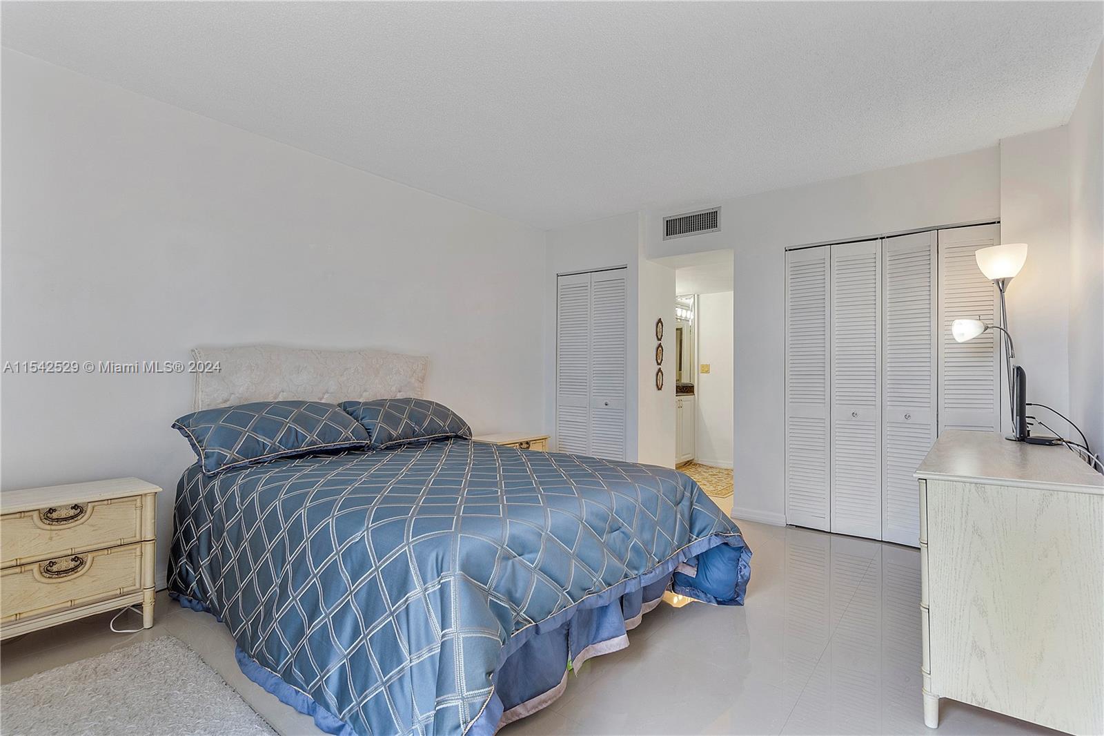 20335 Country Club Dr, Aventura, FL, 33180 United States, 2 Bedrooms Bedrooms, ,2 BathroomsBathrooms,Residential,For Sale,Country Club Dr,A11542529