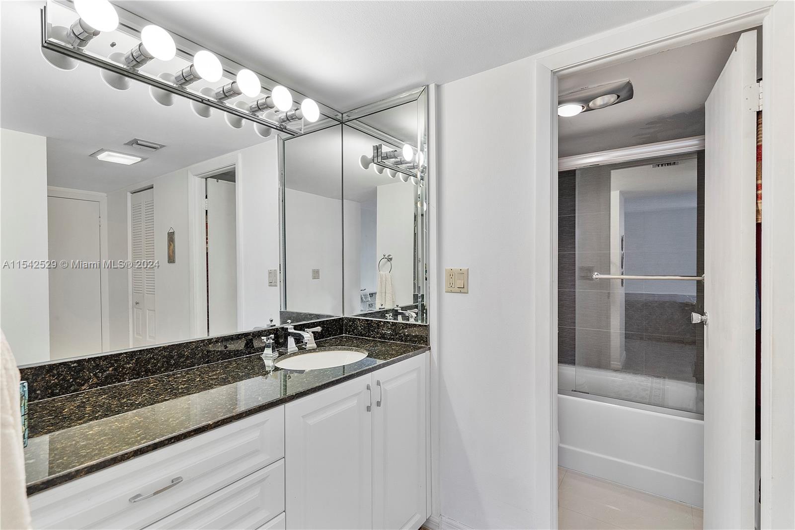 20335 Country Club Dr, Aventura, FL, 33180 United States, 2 Bedrooms Bedrooms, ,2 BathroomsBathrooms,Residential,For Sale,Country Club Dr,A11542529
