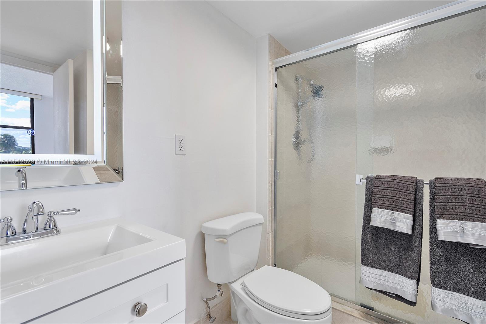 20335 Country Club Dr, Aventura, FL, 33180 United States, 2 Bedrooms Bedrooms, ,2 BathroomsBathrooms,Residential,For Sale,Country Club Dr,A11542529