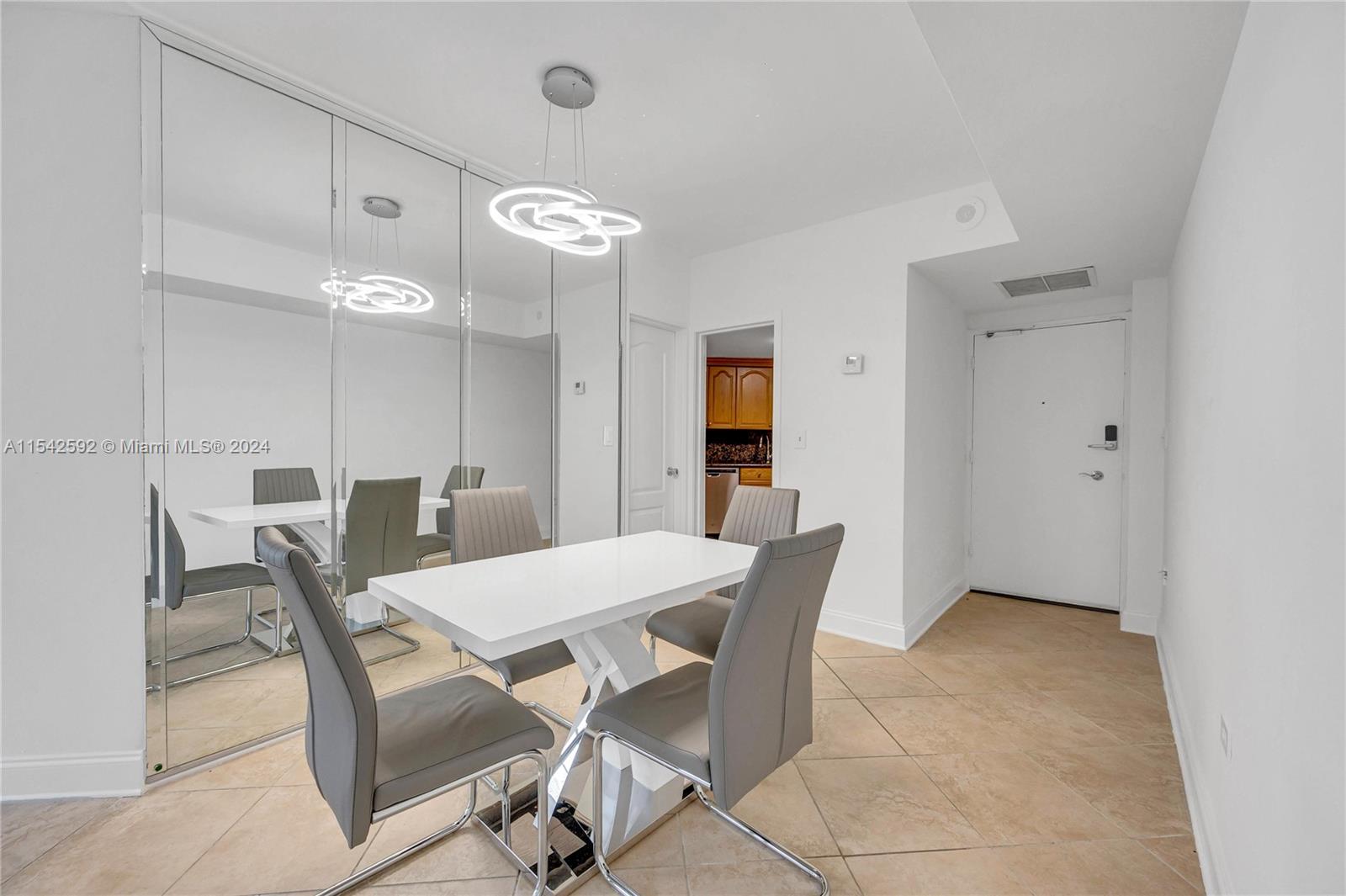 999 Brickell Bay Dr 2007, Miami, Florida 33131, 2 Bedrooms Bedrooms, ,2 BathroomsBathrooms,Residentiallease,For Rent,999 Brickell Bay Dr 2007,A11542592