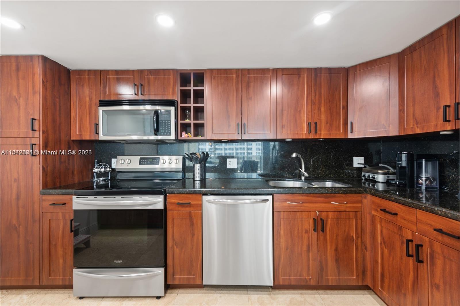 600 NE 36th St 2004, Miami, Florida 33137, 2 Bedrooms Bedrooms, ,2 BathroomsBathrooms,Residential,For Sale,600 NE 36th St 2004,A11542504