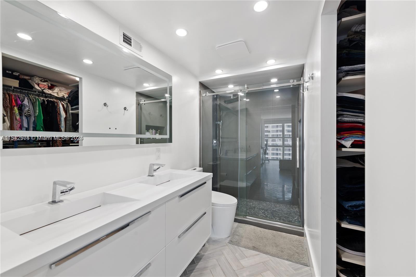 600 NE 36th St 2004, Miami, Florida 33137, 2 Bedrooms Bedrooms, ,2 BathroomsBathrooms,Residential,For Sale,600 NE 36th St 2004,A11542504