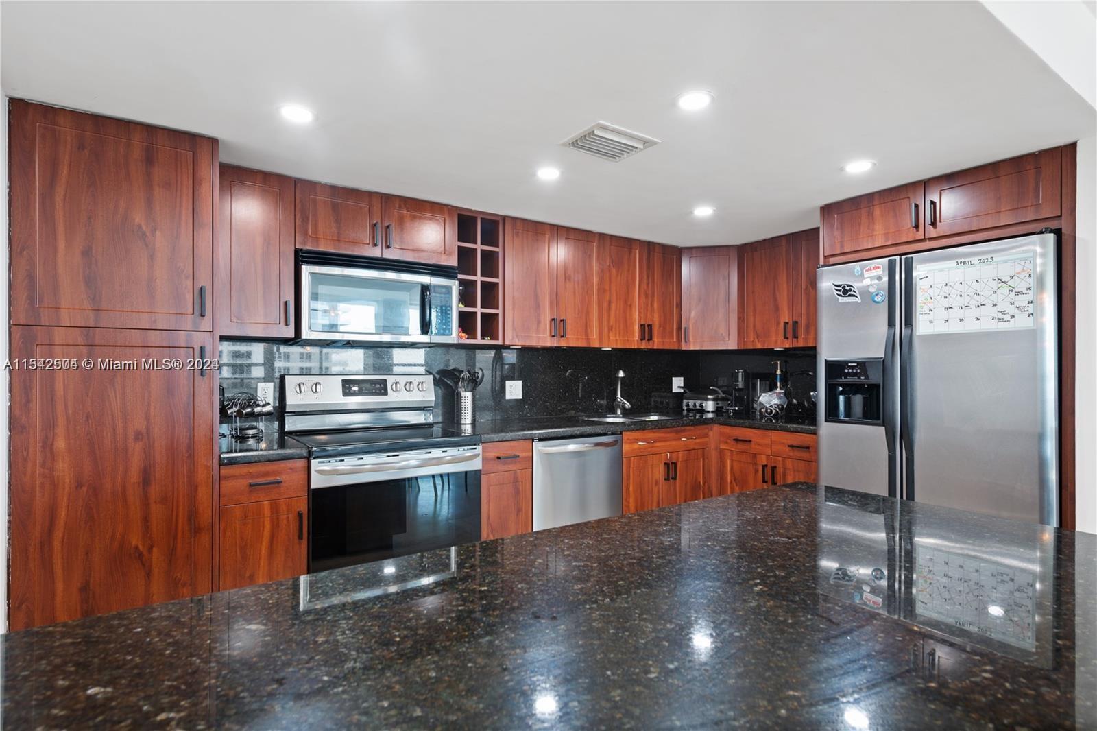 600 NE 36th St 2004, Miami, Florida 33137, 2 Bedrooms Bedrooms, ,2 BathroomsBathrooms,Residential,For Sale,600 NE 36th St 2004,A11542504