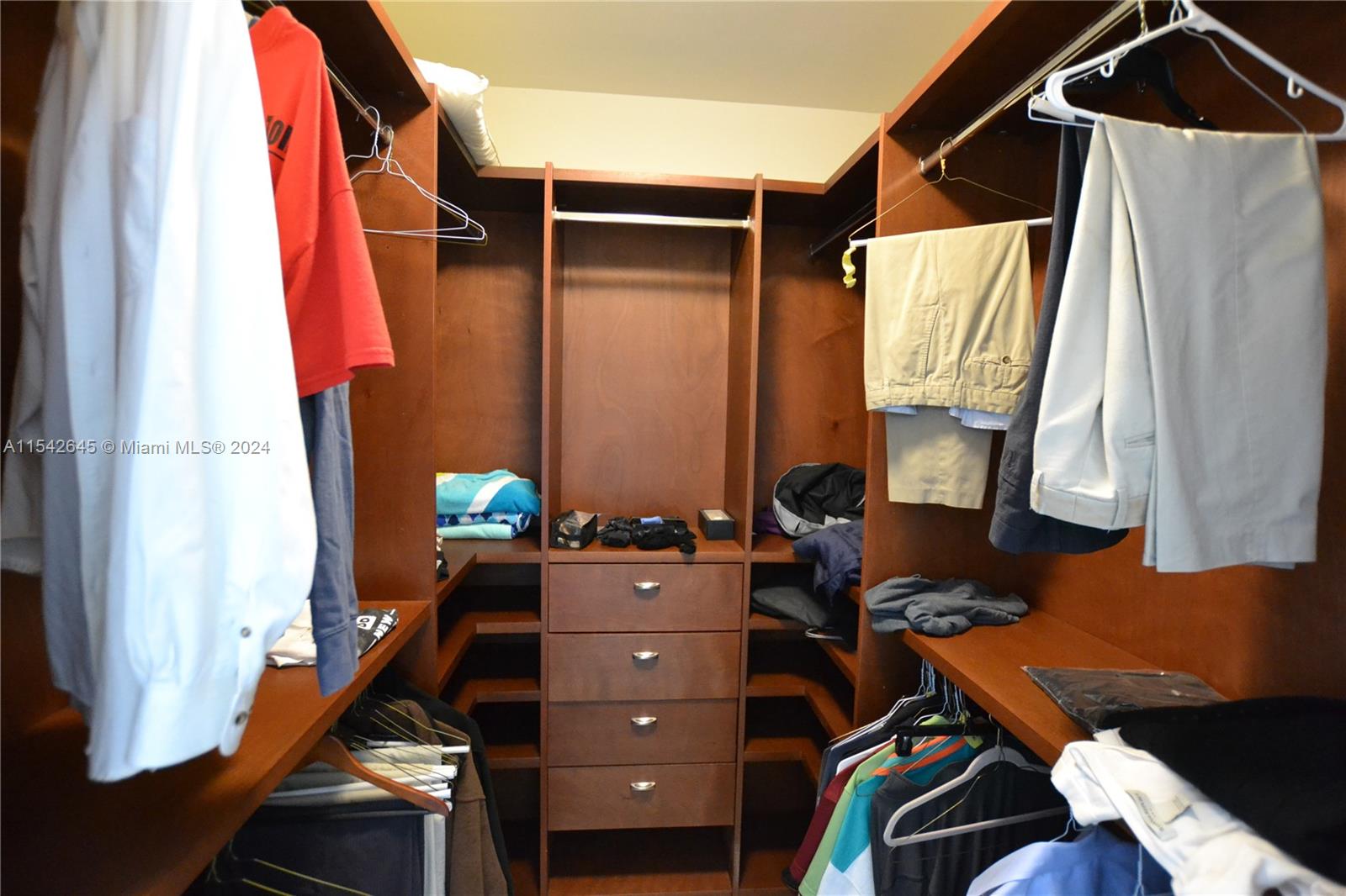 601 NE 36th St 2903, Miami, Florida 33137, 2 Bedrooms Bedrooms, ,2 BathroomsBathrooms,Residentiallease,For Rent,601 NE 36th St 2903,A11542645